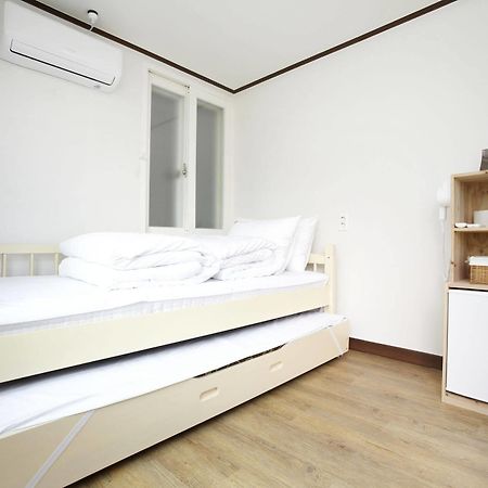 24 Guesthouse Sinchon Hongdae Seoul Exteriör bild