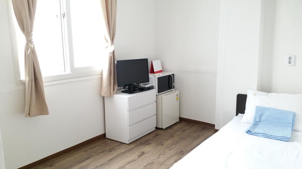 24 Guesthouse Sinchon Hongdae Seoul Exteriör bild