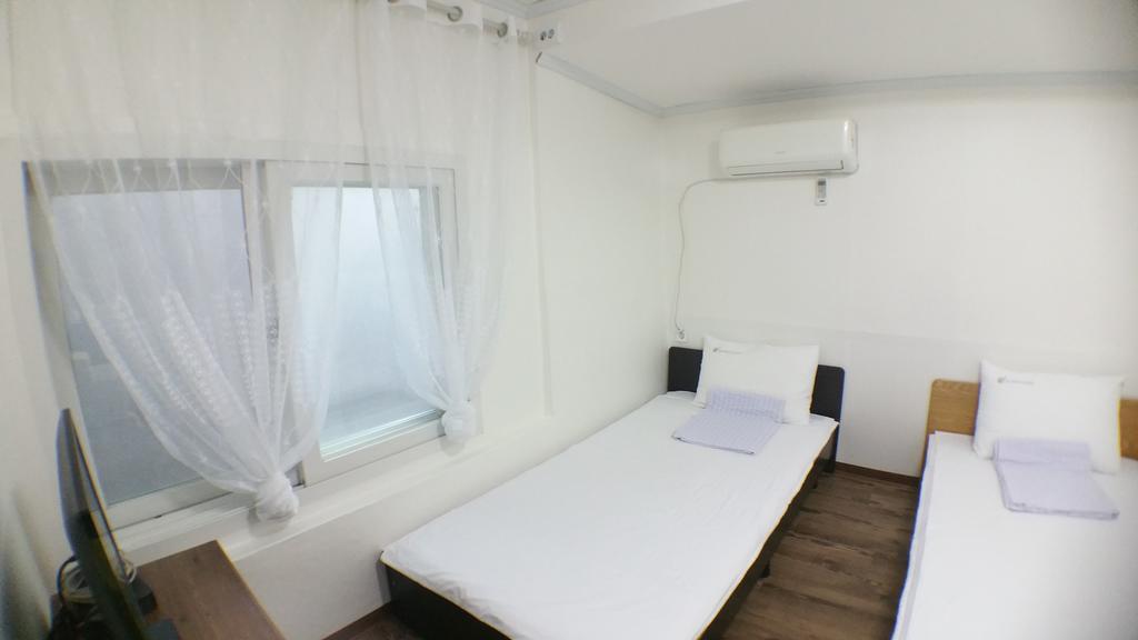 24 Guesthouse Sinchon Hongdae Seoul Exteriör bild