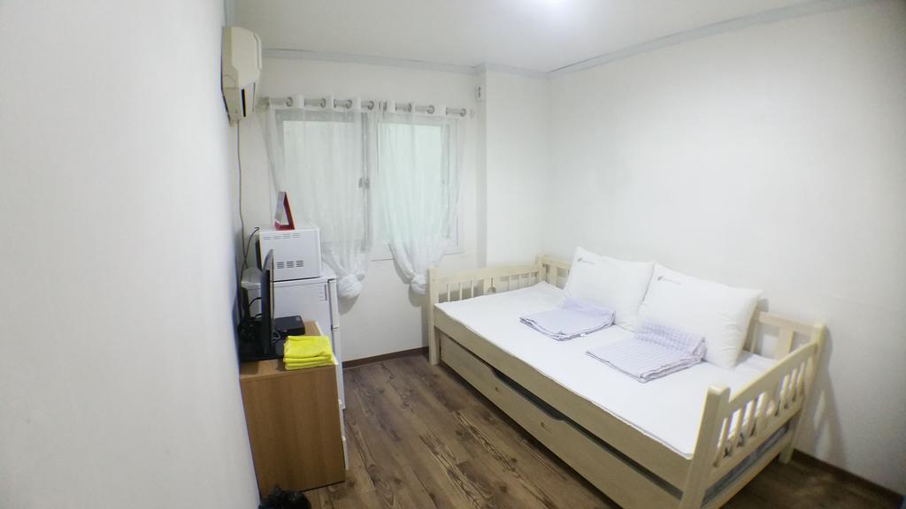 24 Guesthouse Sinchon Hongdae Seoul Exteriör bild